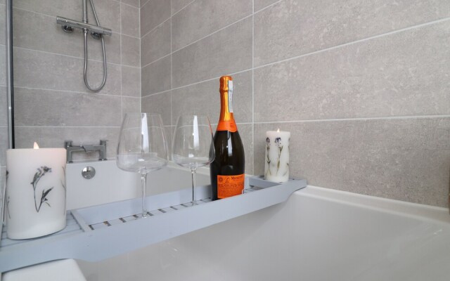 Lovely 2bed Apartment in Westcliff-on-sea!