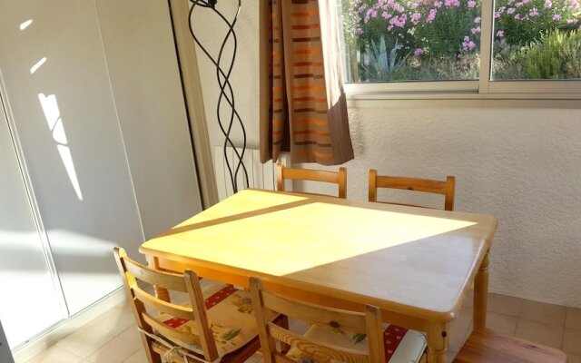 Studio in Sanary-sur-mer, With Wonderful Mountain View and Enclosed Ga