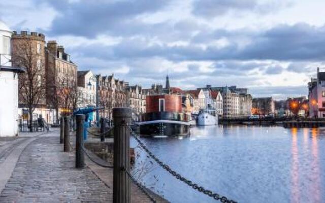 Executive Open Plan Apartment in Leith