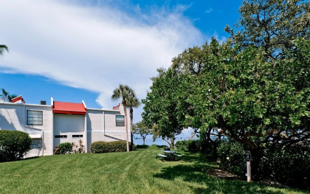 Runaway Bay Resort by BBG