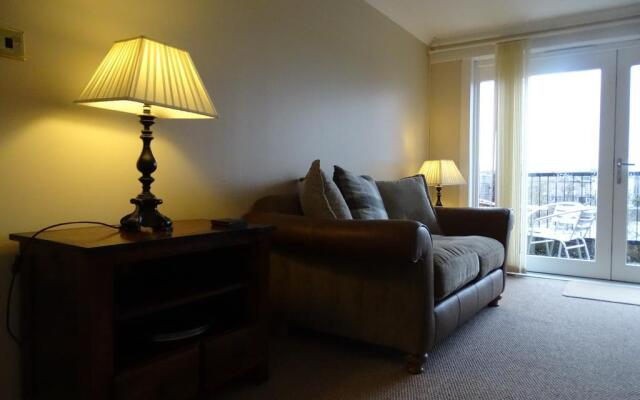 Tay Pearls - Tay Chambers Apartment