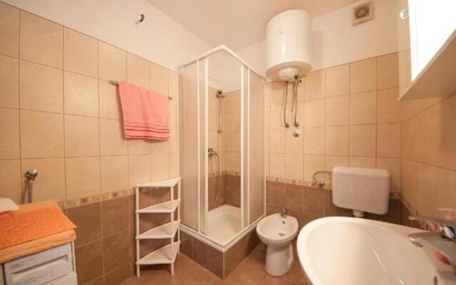 Apartment Anec - 150m from the sea