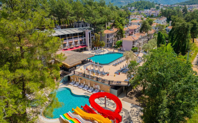 Hotel Pine Valley