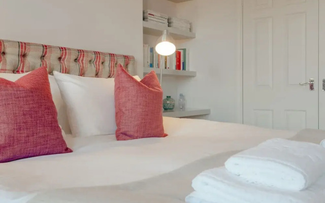 2 Bedroom Apartment Near Ladbroke Grove
