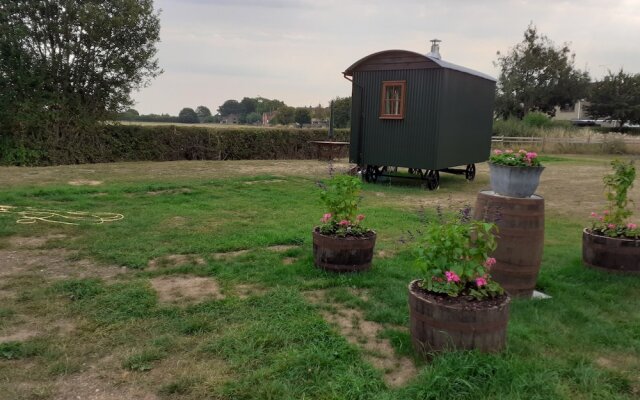 Glamping in Wiltshire in our Luxury Shepherds Hut