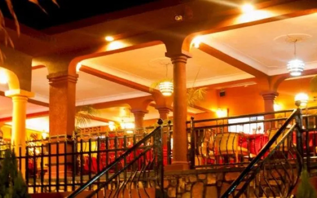 Cari Hotel