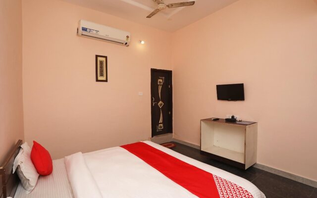 Hotel Emerald by OYO Rooms