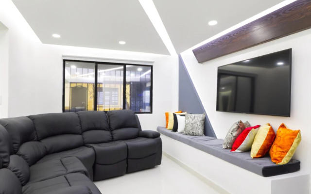 Apartment Lleras with Hot Tub