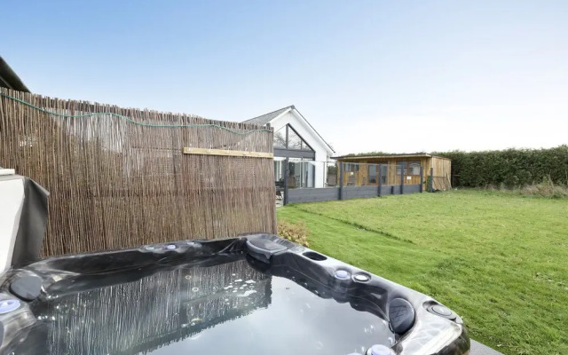 JOIVY Luxurious & Spacious 3Br House With A Hot Tub