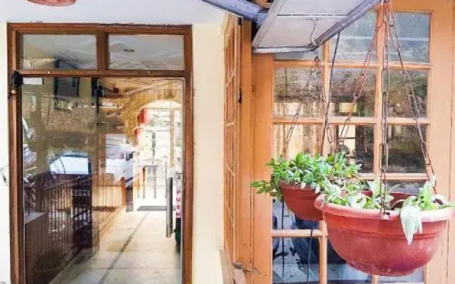 Le Gourmet Residency