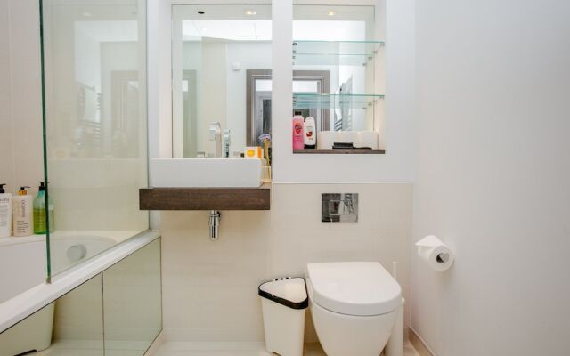 1 Bedroom Flat In East Putney