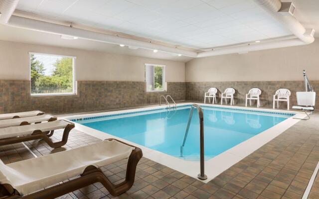 Country Inn & Suites by Radisson, Holland, MI