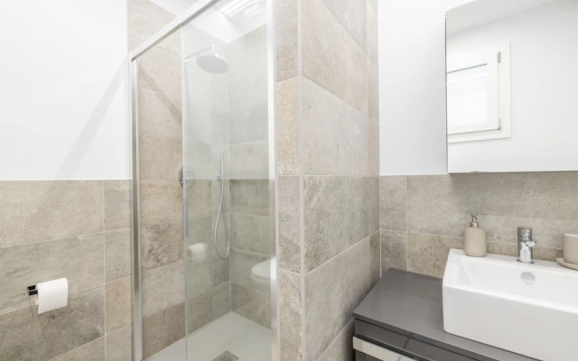 5 Minutes Walk by Wonderful Italy