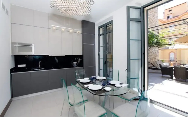 Terrace Apartment in Cannes