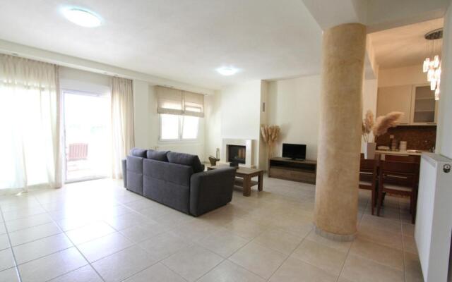 Shemesh Gardens House