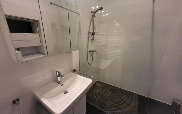 CozyNite Premium Apartment Hundertwasser