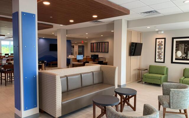 Holiday Inn Express & Suites Chicago - Hoffman Estates by IHG