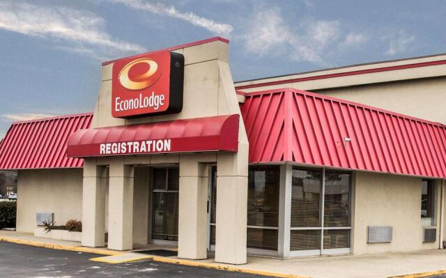 Econo Lodge North