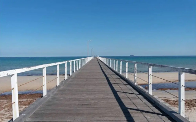 Lovely Beachside Largs Bay
