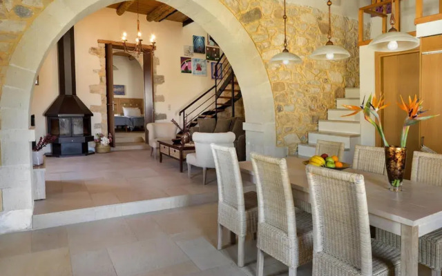 Cozy Holiday Home With Pool and Whirlpool in Maheri