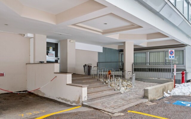 Decent Holiday Home in Mezzana With Garage