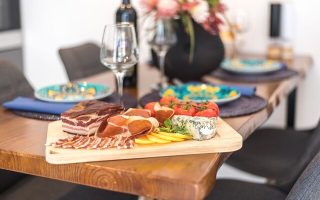 Inviting 2-bed Apartment in Podstrana