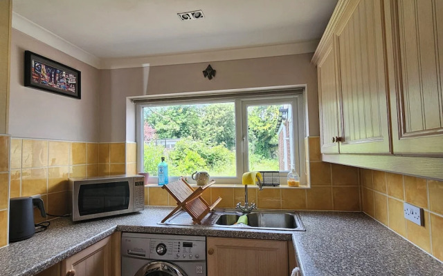 Cosy Home in Leicester