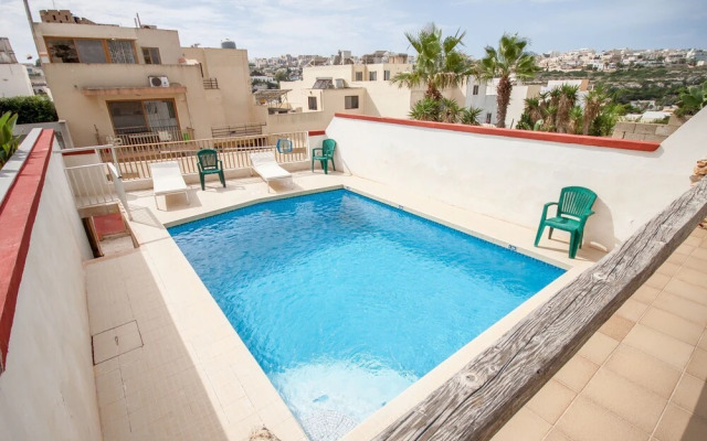 Merill Pool and Sea, charming Apart 1