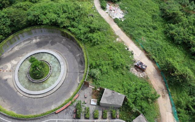 Modern Look and Homey Studio Apartment LRT City Jatibening