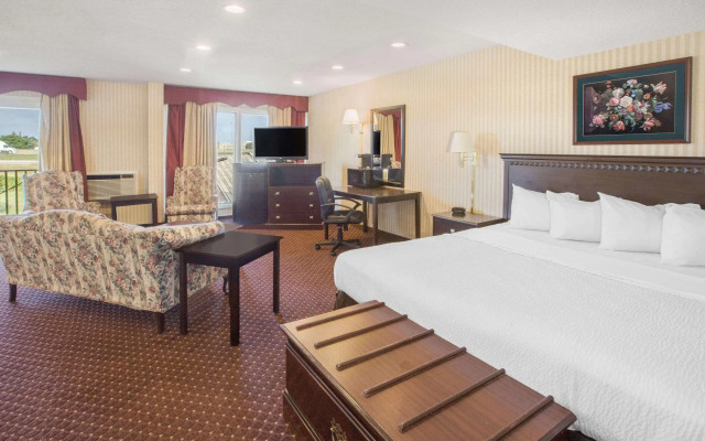 Days Inn by Wyndham Toledo