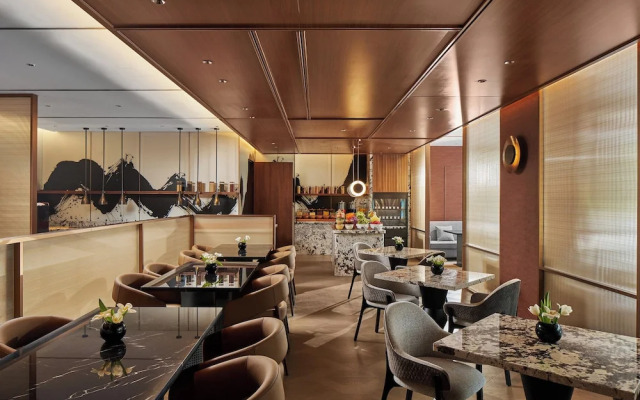 Hualuxe Chongqing Wushan by IHG