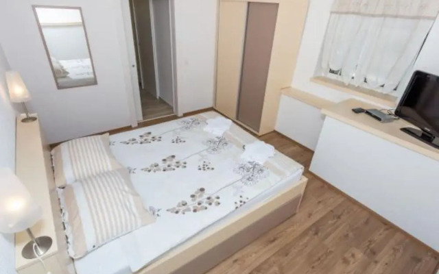 Cozy Seaview Retreat A & M Apartments