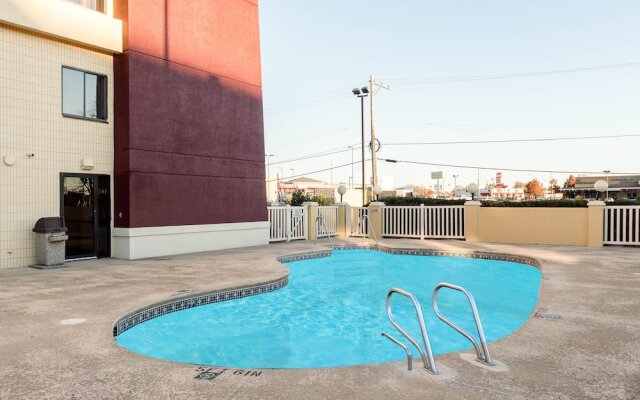 Baymont Inn & Suites Tulsa