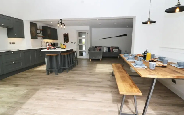 21 Llwyn Gwalch Estate