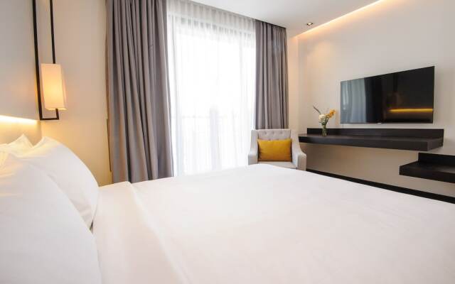 GLOW PARK HOTEL Grand Royal Palace