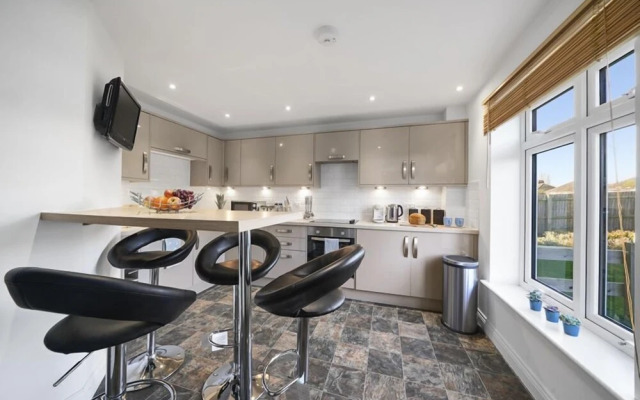 Spacious Canterbury Townhouse