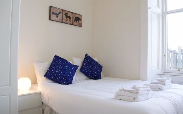 2 Bedroom Flat Near City Centre