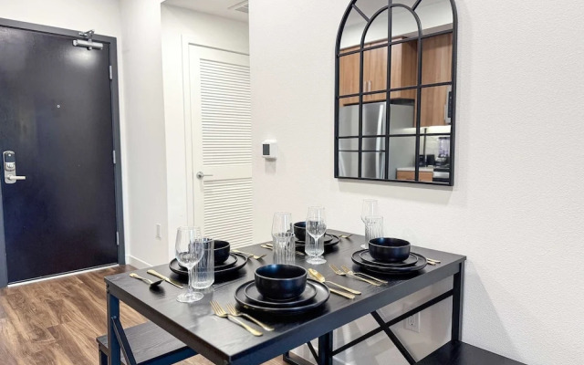 Sunny Home in Mid-hollywood Pool Free Parking