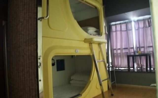 Simple Capsule Apartment