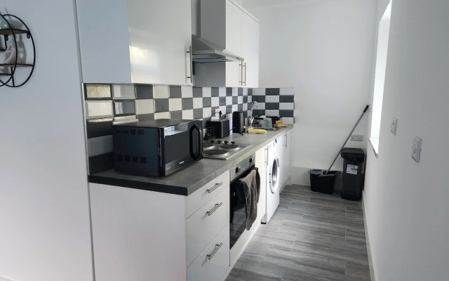 Derby City Centre Apartment With Roof Top Hot Tub