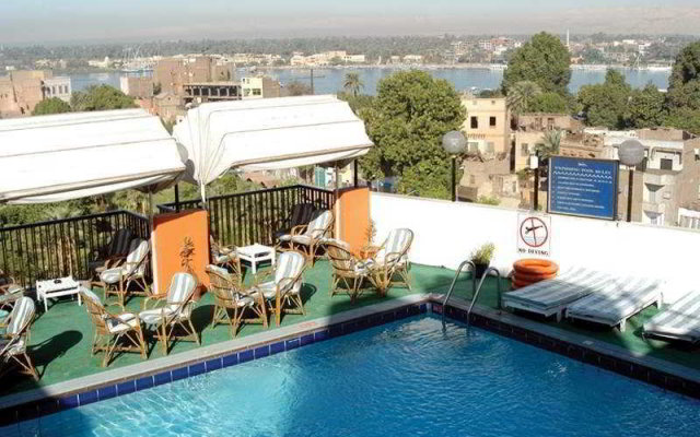 Emilio Hotel Luxor