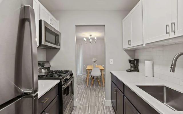 2BR 1BA Apartment With Great Amenities