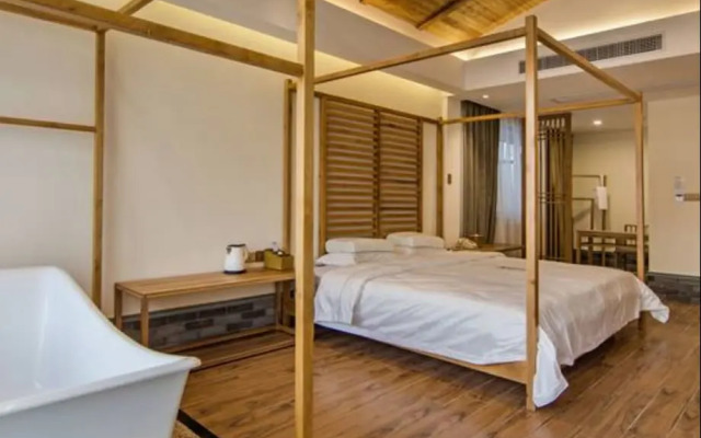 Wuyishan Old Street Hill Lodge