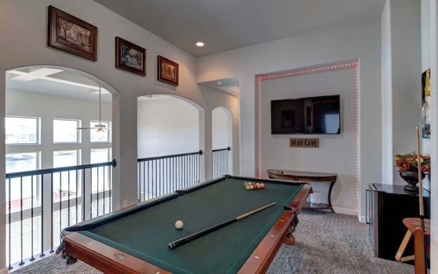 Lakeview Mansion A Chic Estate