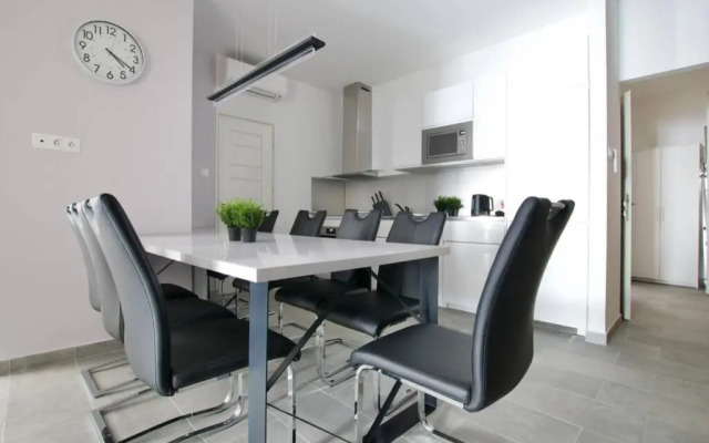 Premium Apartment by Hi5-Vaci str. 3 bedroom (220)