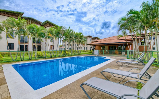 Golden Getaway Apartments