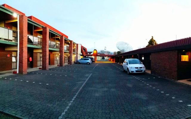The Aquarius Motor Inn