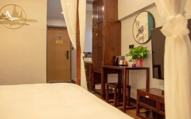 Mohist Impression Hotel (Xinxiang Baolong Plaza)