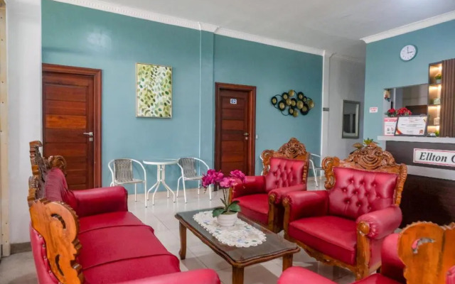 RedDoorz near Hermes Place Polonia Medan