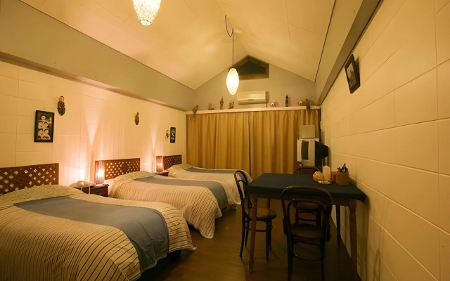 Surfside Bed & Breakfast – Guest Rooms – Onna